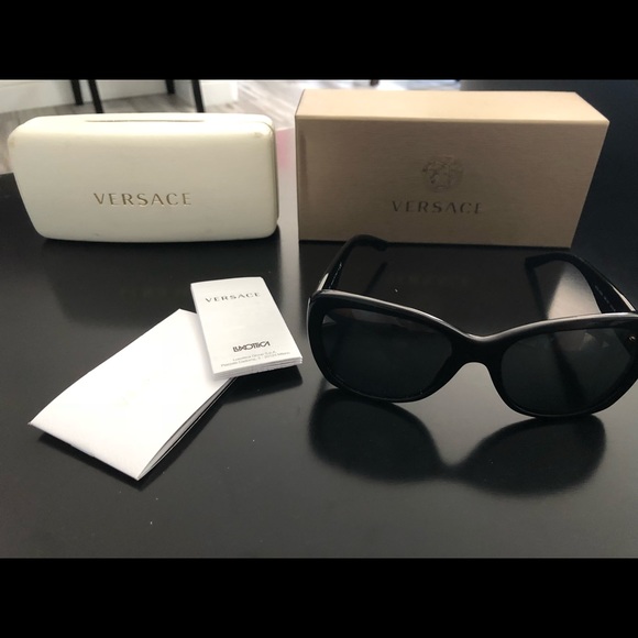 🌸Authentic Versace sunglasses🌸 - Picture 1 of 7
